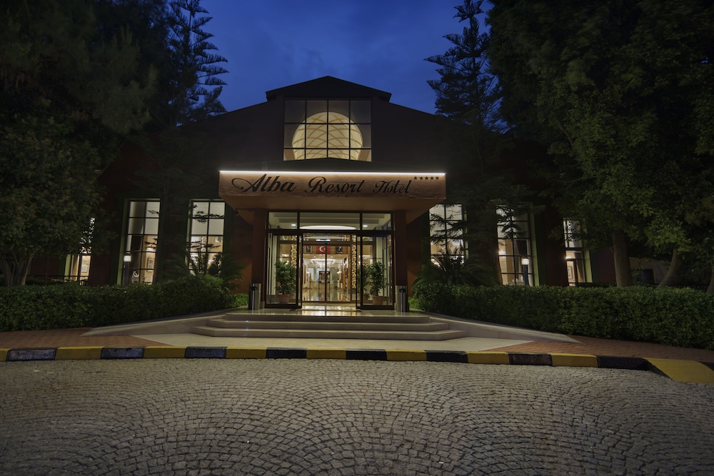 Alba Resort Hotel - Ultra All Inclusive — Hotel building in Side