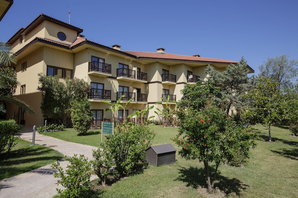 Alba Resort Hotel - Ultra All Inclusive — Hotel building in Side