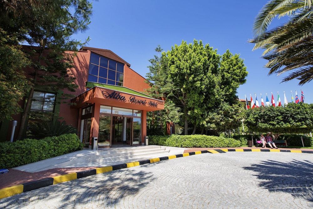 Alba Resort Hotel - Ultra All Inclusive — Hotel building in Side