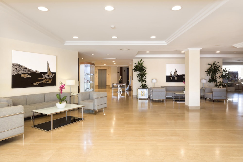 Hipotels Mercedes Aparthotel — Hotel building in Cala Millor, Balearic Islands