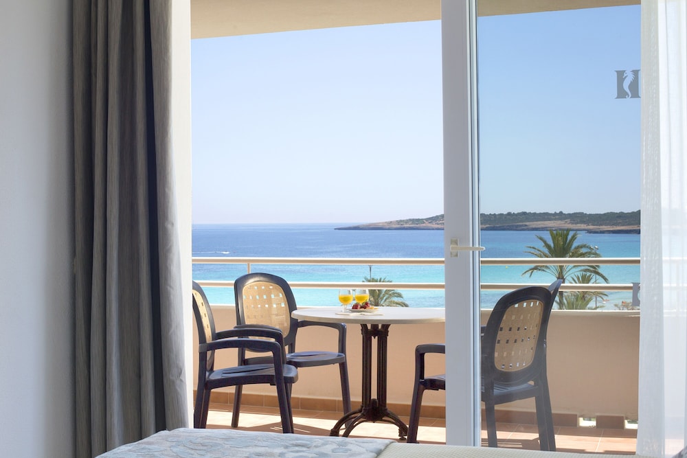 Hipotels Mercedes Aparthotel — Hotel rooms in Cala Millor, Balearic Islands