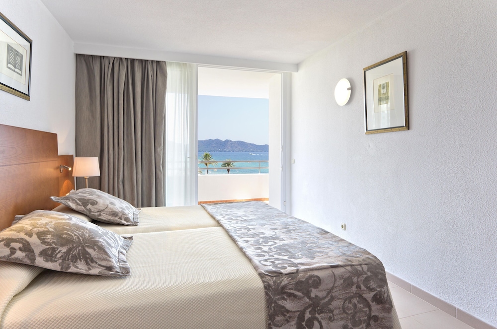 Hipotels Mercedes Aparthotel — Hotel rooms in Cala Millor, Balearic Islands