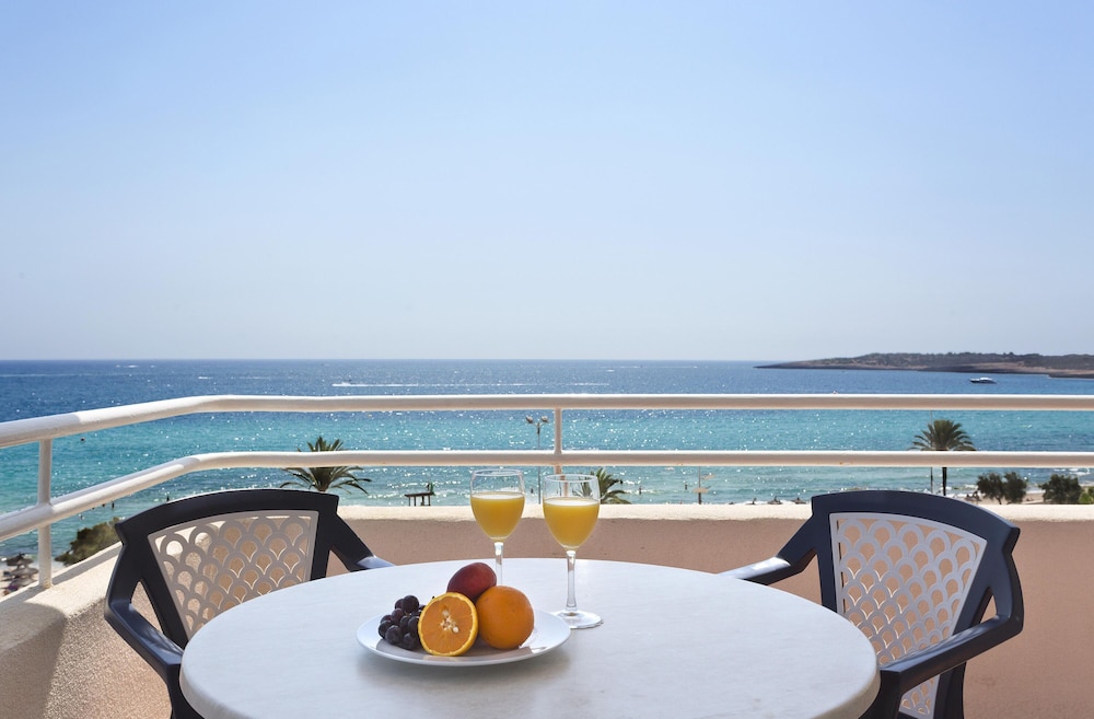 Hipotels Mercedes Aparthotel — Beach in Cala Millor, Balearic Islands