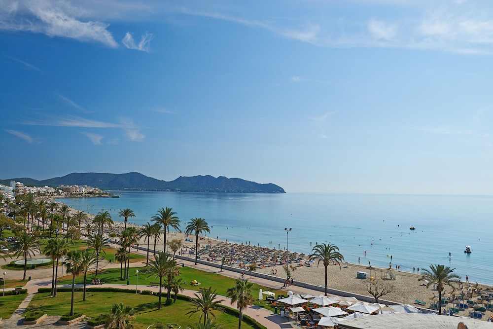 Hipotels Mercedes Aparthotel — Beach in Cala Millor, Balearic Islands