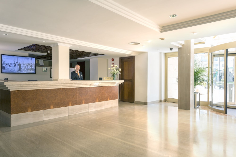 Hipotels Mercedes Aparthotel — Hotel building in Cala Millor, Balearic Islands