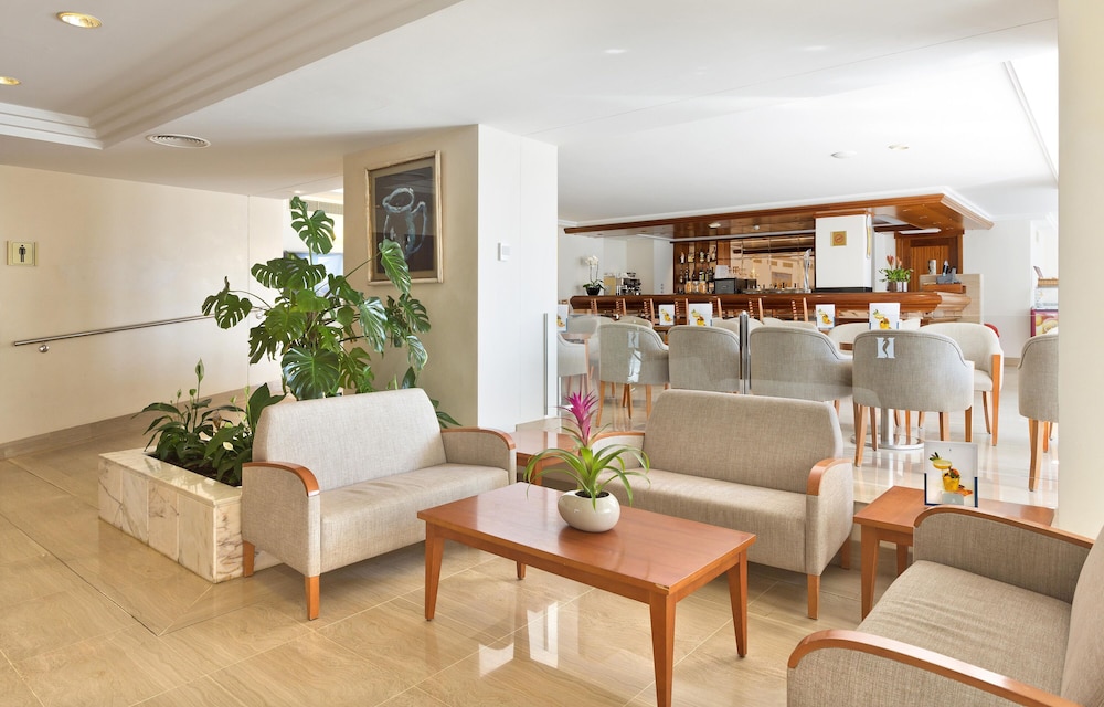 Hipotels Mercedes Aparthotel — Restaurant & bars in Cala Millor, Balearic Islands