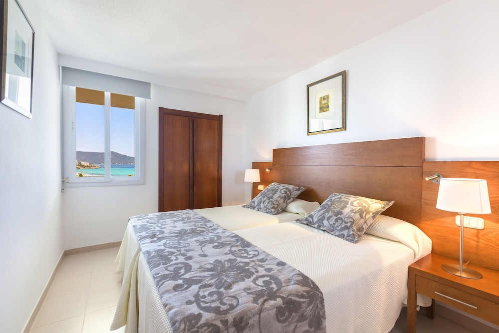 Hipotels Mercedes Aparthotel — Hotel rooms in Cala Millor, Balearic Islands