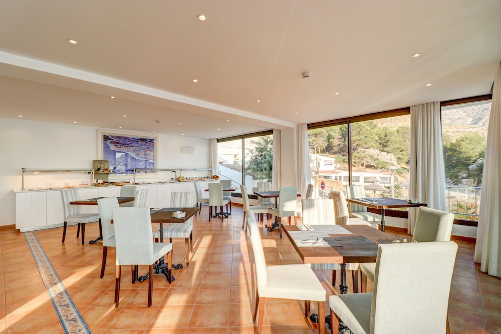 Hoposa Hotel Niu — Restaurant & bars in Puerto Pollensa, Balearic Islands