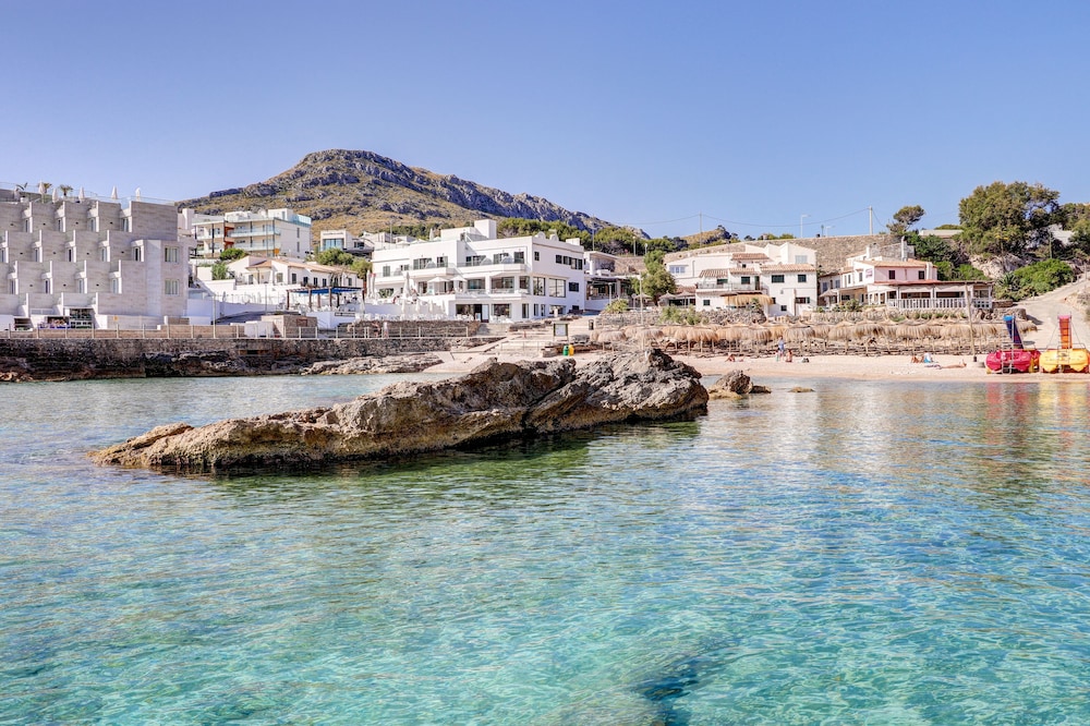 Hoposa Hotel Niu — Beach in Puerto Pollensa, Balearic Islands