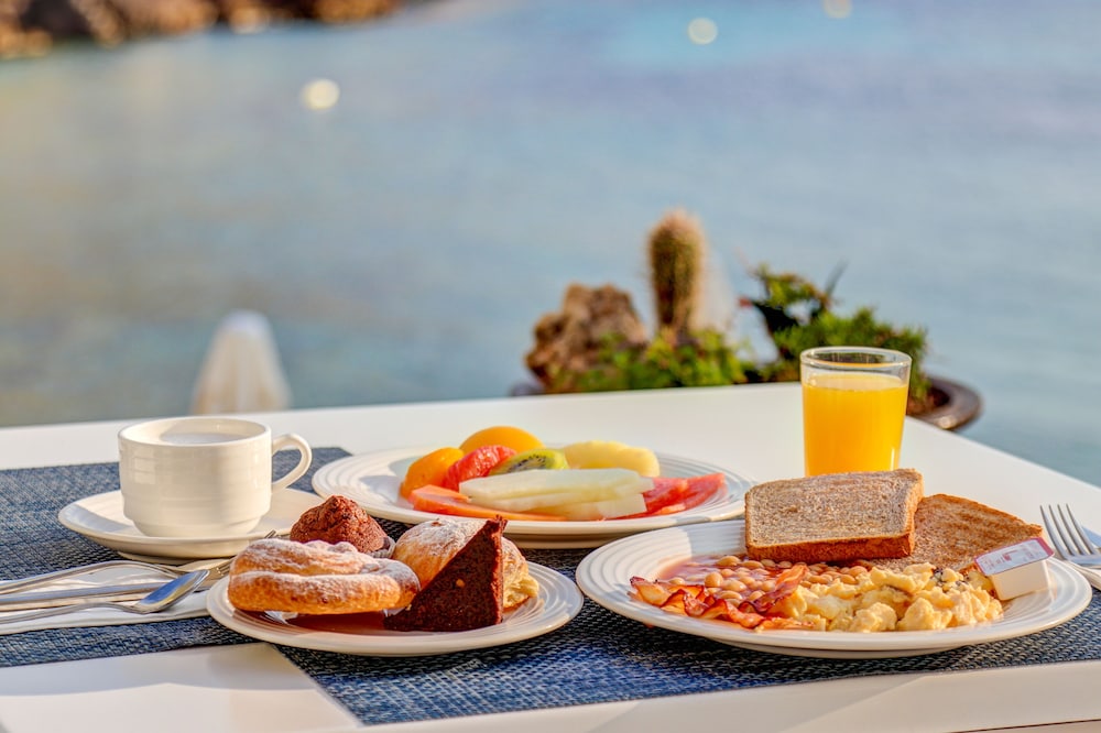 Hoposa Hotel Niu — Restaurant & bars in Puerto Pollensa, Balearic Islands