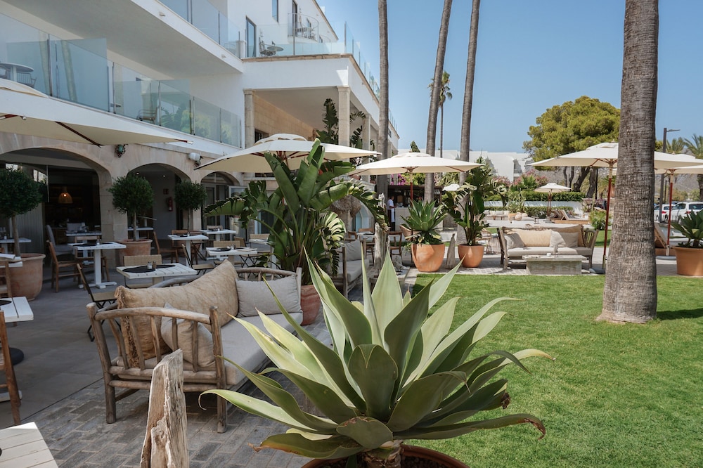 Hoposa Pollentia - Adults Only — Hotel building in Puerto Pollensa, Balearic Islands