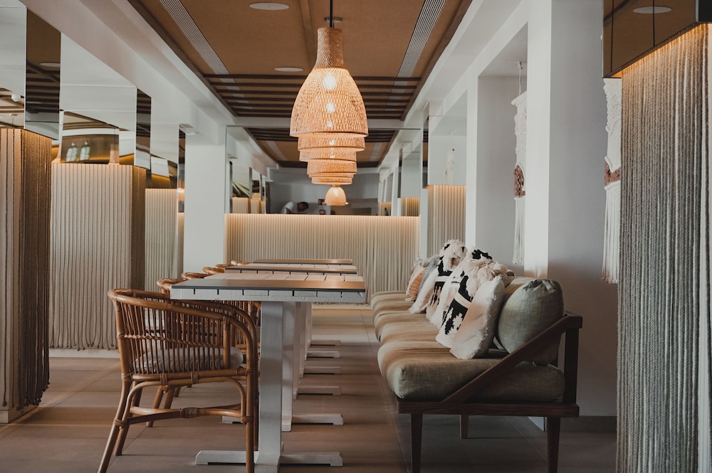 Hoposa Pollentia - Adults Only — Restaurant & bars in Puerto Pollensa, Balearic Islands