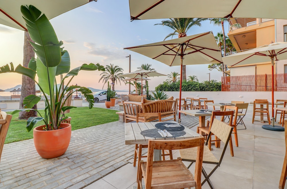 Hoposa Pollentia - Adults Only — Restaurant & bars in Puerto Pollensa, Balearic Islands