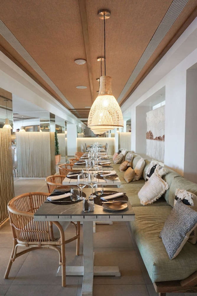 Hoposa Pollentia - Adults Only — Restaurant & bars in Puerto Pollensa, Balearic Islands