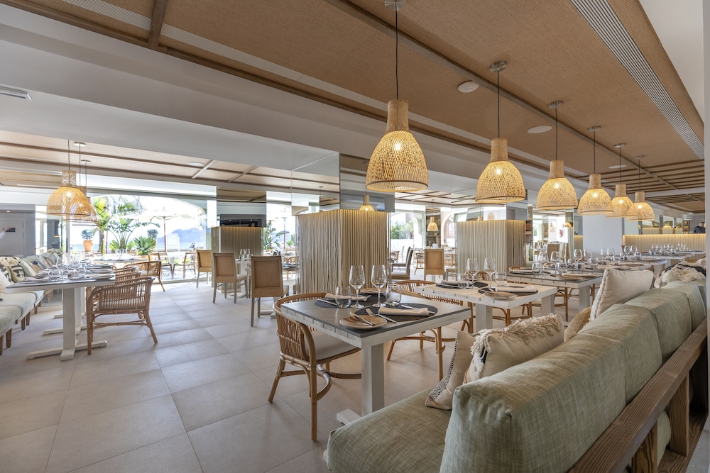 Hoposa Pollentia - Adults Only — Restaurant & bars in Puerto Pollensa, Balearic Islands