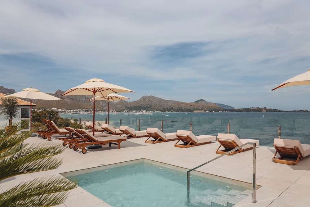 Hoposa Uyal — Swimming pool in Puerto Pollensa, Balearic Islands