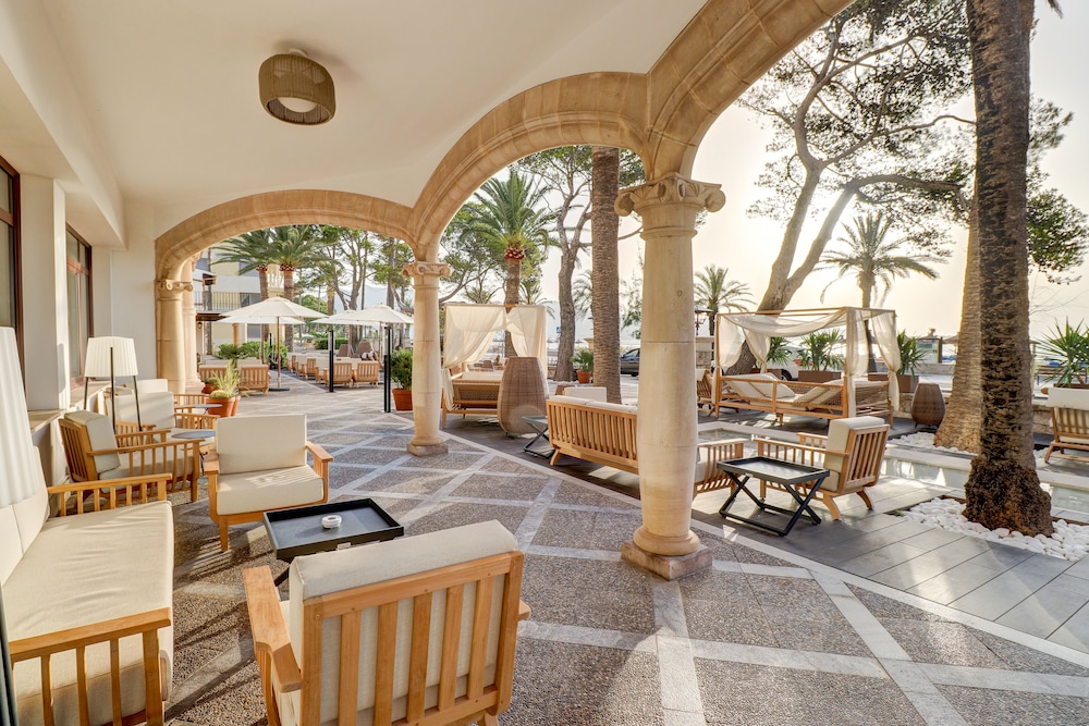 Hoposa Uyal — Hotel building in Puerto Pollensa, Balearic Islands