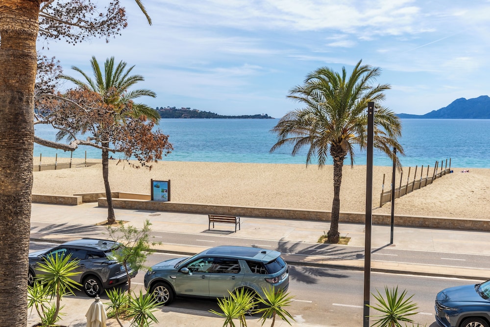 Hoposa Uyal — Beach in Puerto Pollensa, Balearic Islands