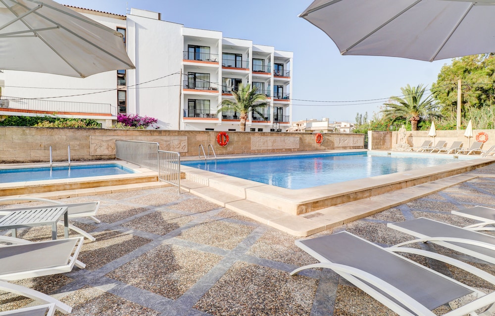 Hoposa Uyal — Swimming pool in Puerto Pollensa, Balearic Islands