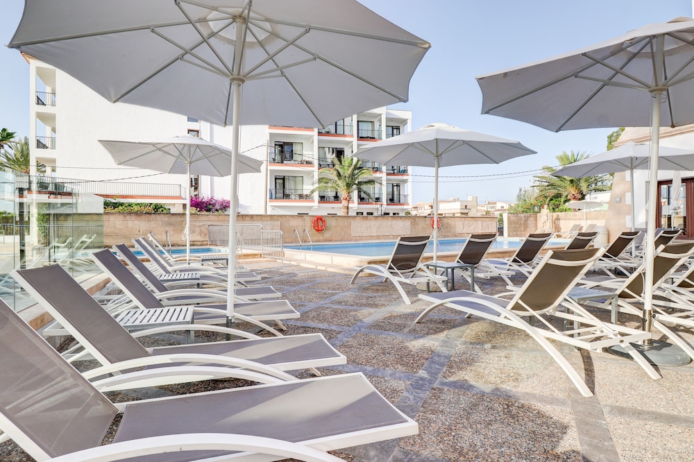 Hoposa Uyal — Beach in Puerto Pollensa, Balearic Islands