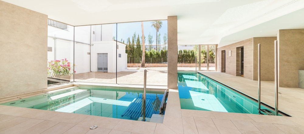 Hoposa Uyal — Swimming pool in Puerto Pollensa, Balearic Islands