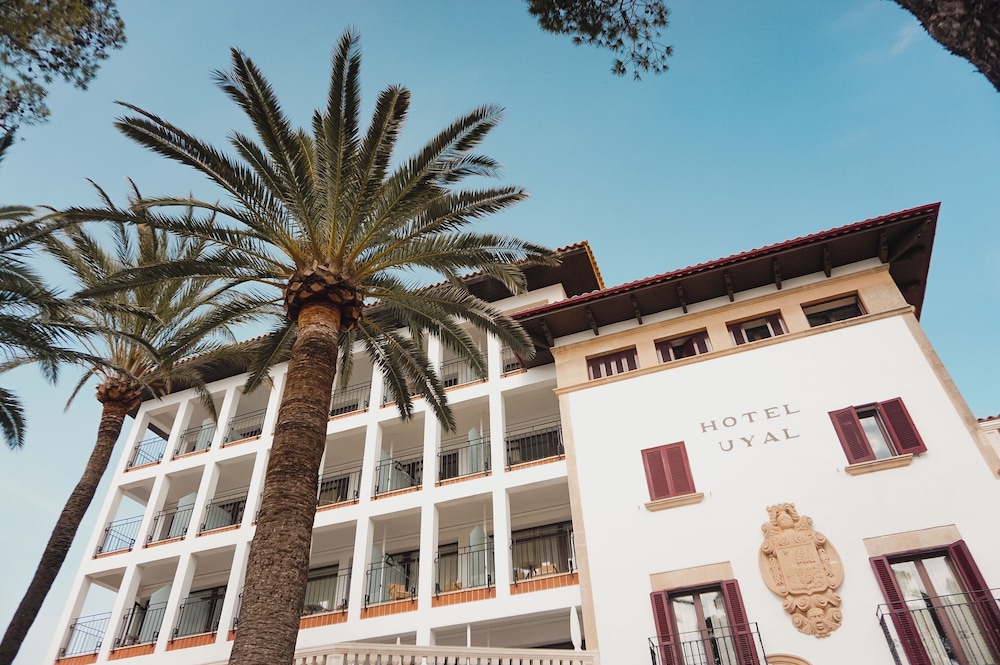 Hoposa Uyal — Hotel building in Puerto Pollensa, Balearic Islands