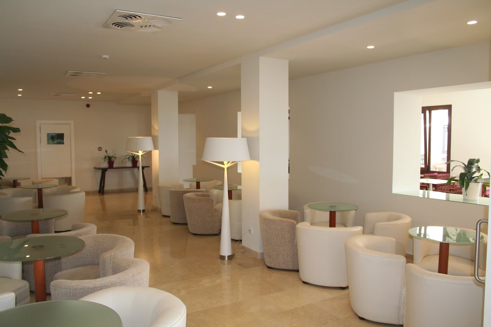 Hoposa Uyal — Restaurant & bars in Puerto Pollensa, Balearic Islands