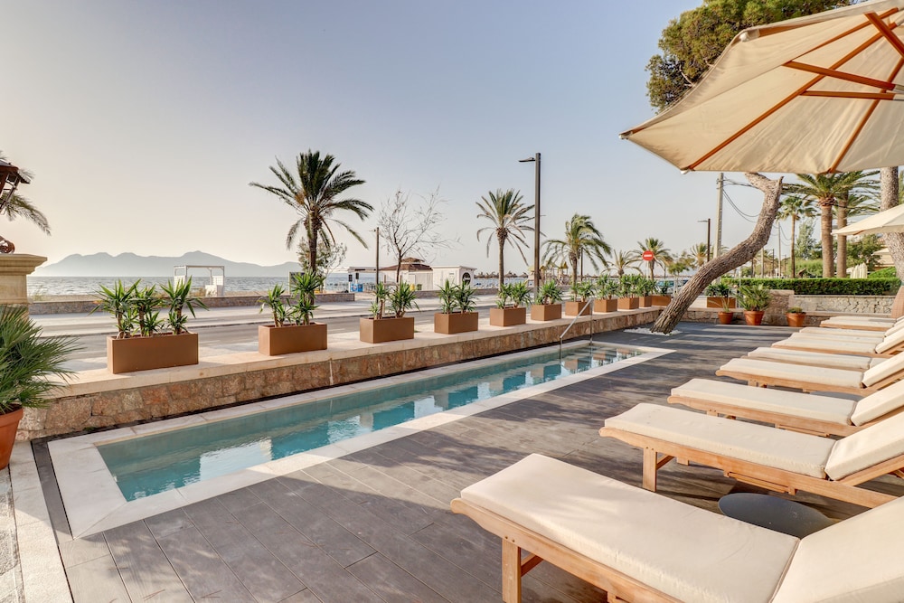 Hoposa Uyal — Swimming pool in Puerto Pollensa, Balearic Islands