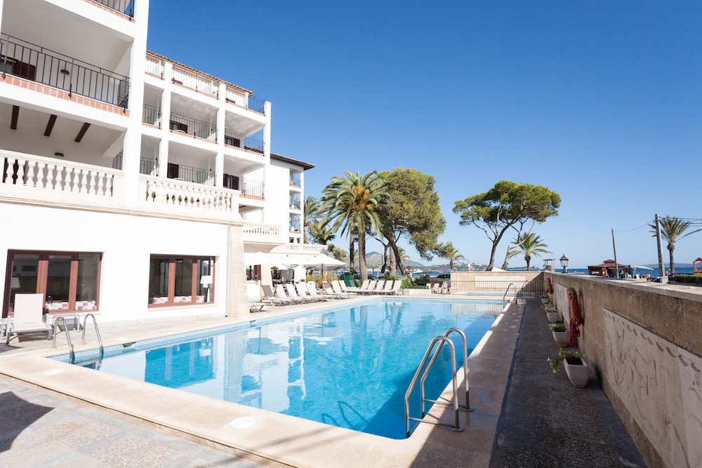 Hoposa Uyal — Swimming pool in Puerto Pollensa, Balearic Islands