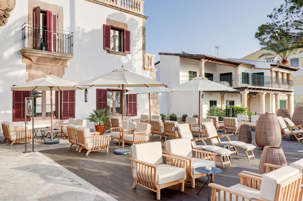 Hoposa Uyal — Hotel building in Puerto Pollensa, Balearic Islands