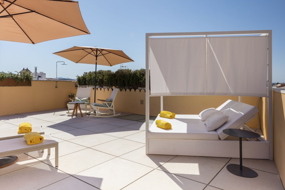 Fonda Llabres Hostal Boutique — Hotel rooms in Alcudia, Balearic Islands