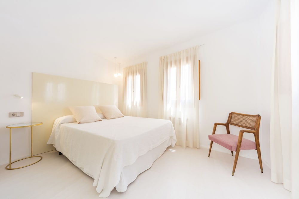 Fonda Llabres Hostal Boutique — Hotel rooms in Alcudia, Balearic Islands