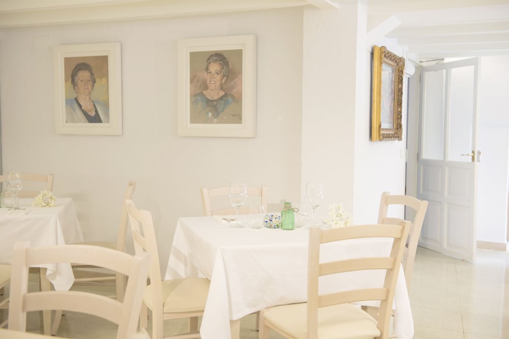 Fonda Llabres Hostal Boutique — Restaurant & bars in Alcudia, Balearic Islands