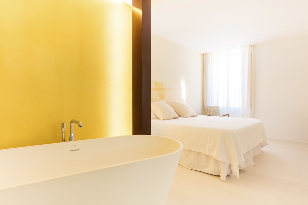 Fonda Llabres Hostal Boutique — Hotel rooms in Alcudia, Balearic Islands