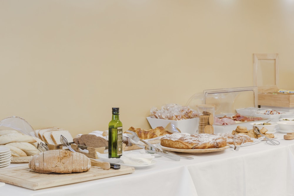 Fonda Llabres Hostal Boutique — Restaurant & bars in Alcudia, Balearic Islands