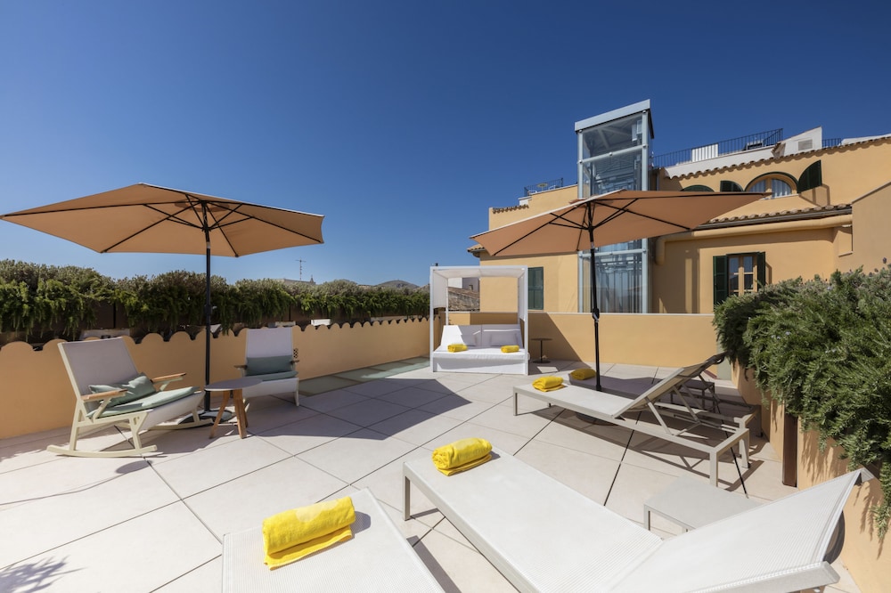Fonda Llabres Hostal Boutique — Hotel building in Alcudia, Balearic Islands