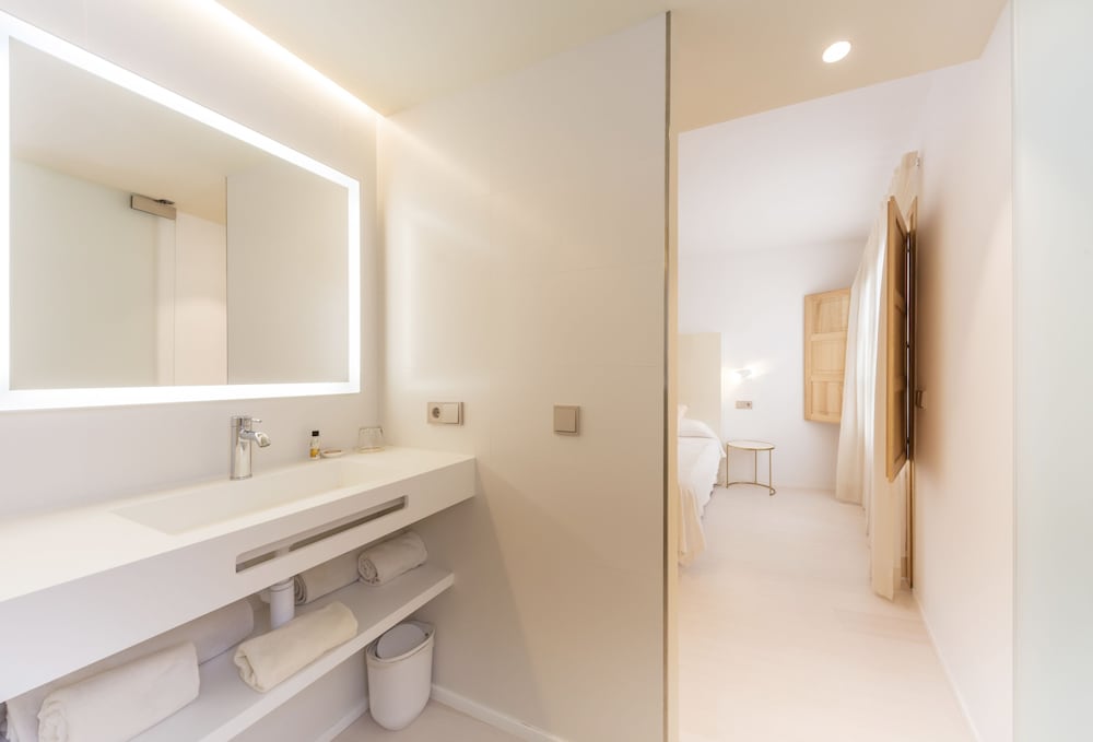 Fonda Llabres Hostal Boutique — Hotel rooms in Alcudia, Balearic Islands