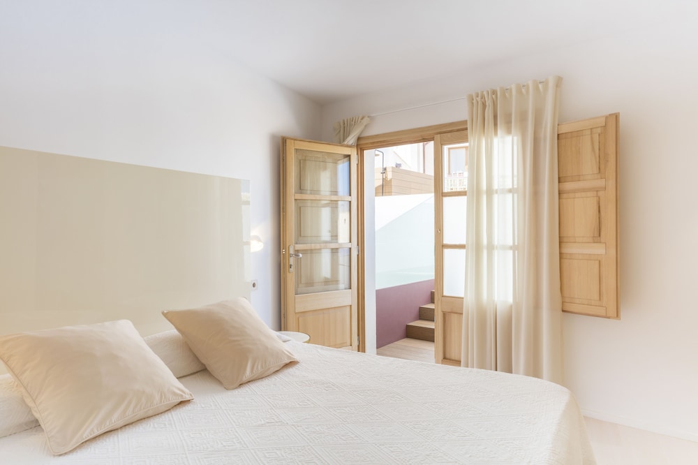 Fonda Llabres Hostal Boutique — Hotel rooms in Alcudia, Balearic Islands