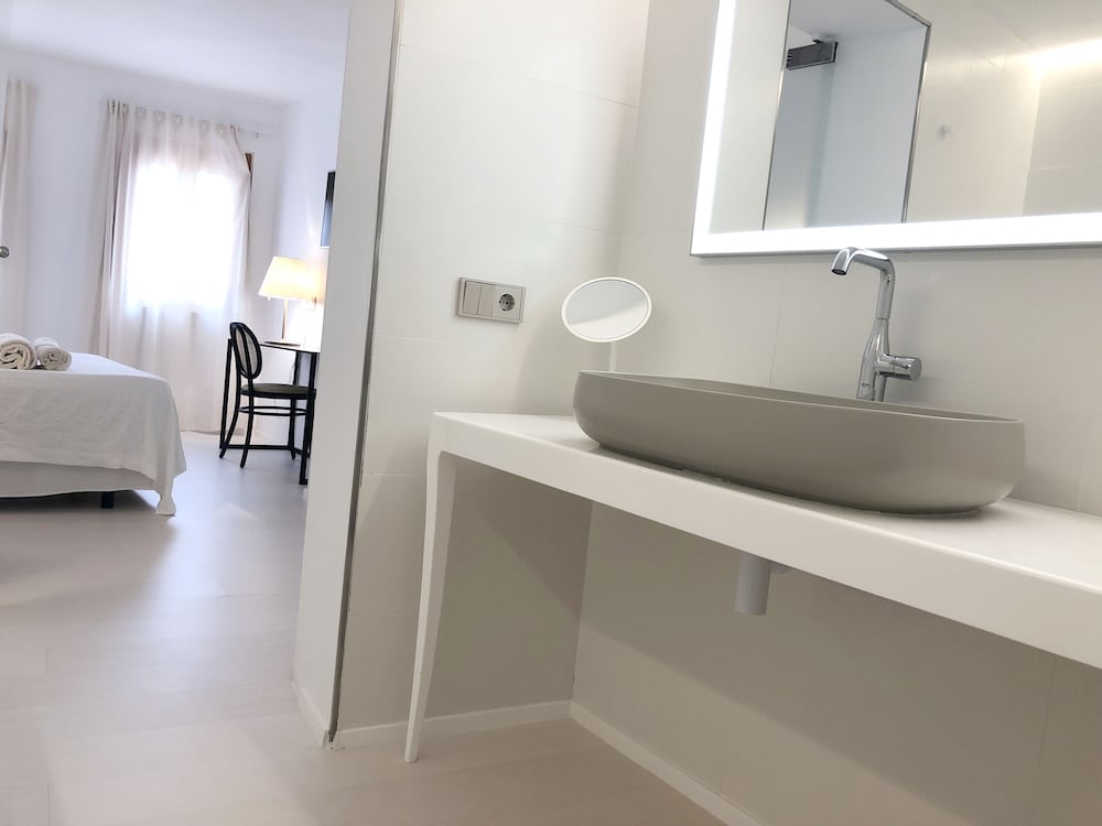 Fonda Llabres Hostal Boutique — Hotel rooms in Alcudia, Balearic Islands