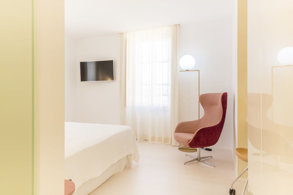 Fonda Llabres Hostal Boutique — Hotel rooms in Alcudia, Balearic Islands