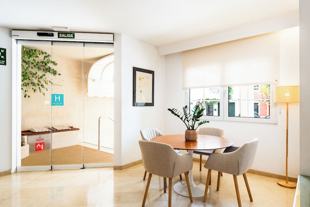 Hotel Patricia Menorca — Hotel building in Ciutadella de Menorca, Balearic Islands