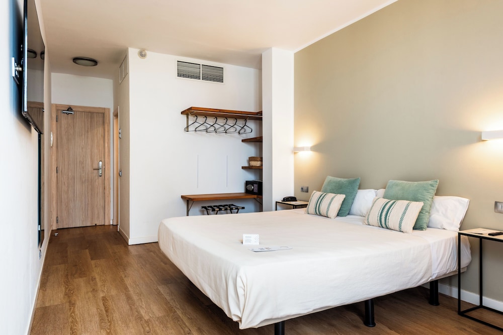 Hotel Patricia Menorca — Hotel rooms in Ciutadella de Menorca, Balearic Islands