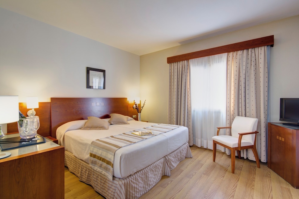 Hotel Patricia Menorca — Hotel rooms in Ciutadella de Menorca, Balearic Islands