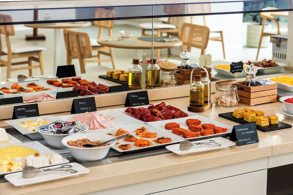 Hotel Patricia Menorca — Restaurant & bars in Ciutadella de Menorca, Balearic Islands