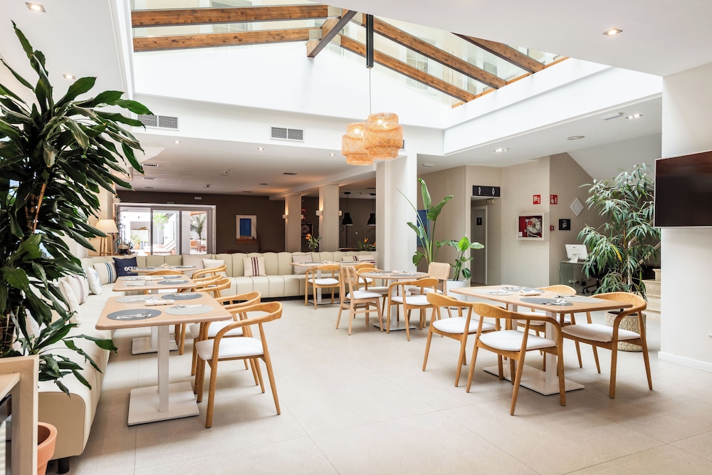 Hotel Patricia Menorca — Restaurant & bars in Ciutadella de Menorca, Balearic Islands