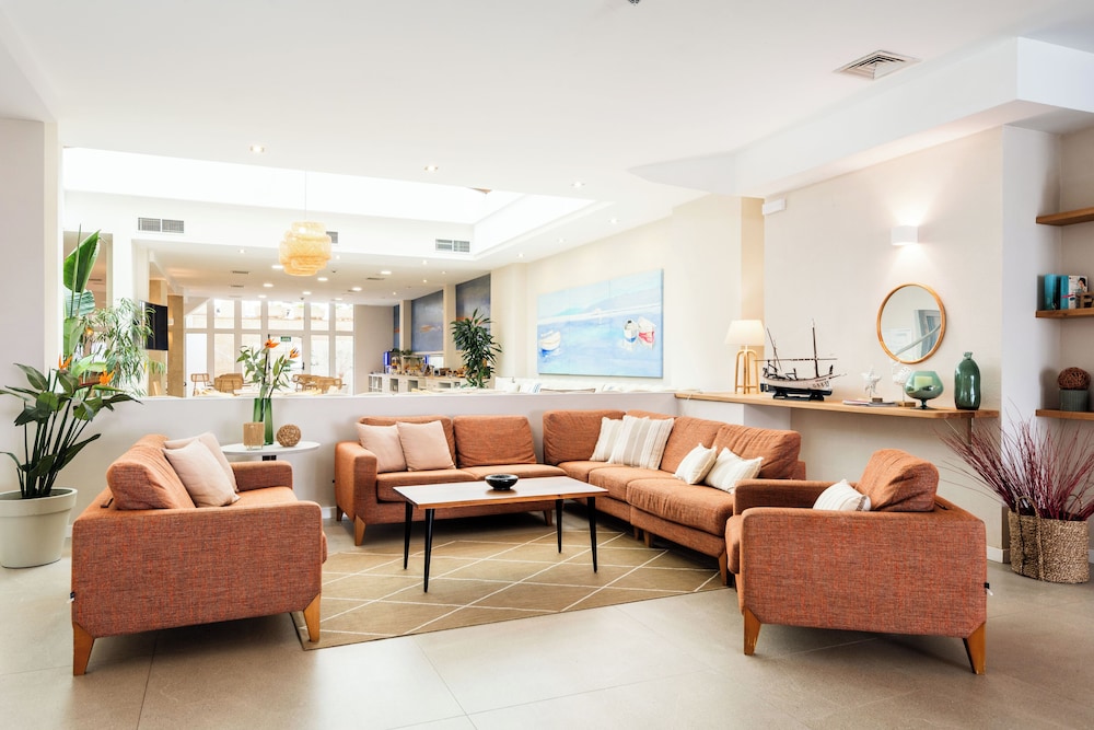 Hotel Patricia Menorca — Hotel building in Ciutadella de Menorca, Balearic Islands