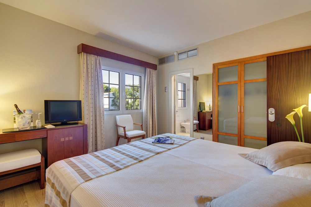 Hotel Patricia Menorca — Hotel rooms in Ciutadella de Menorca, Balearic Islands