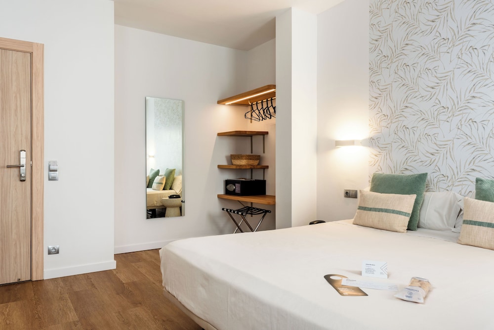 Hotel Patricia Menorca — Hotel rooms in Ciutadella de Menorca, Balearic Islands