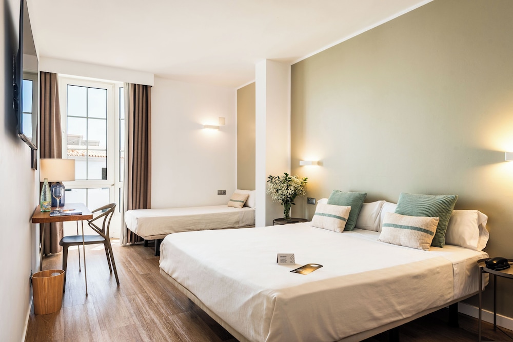 Hotel Patricia Menorca — Hotel rooms in Ciutadella de Menorca, Balearic Islands