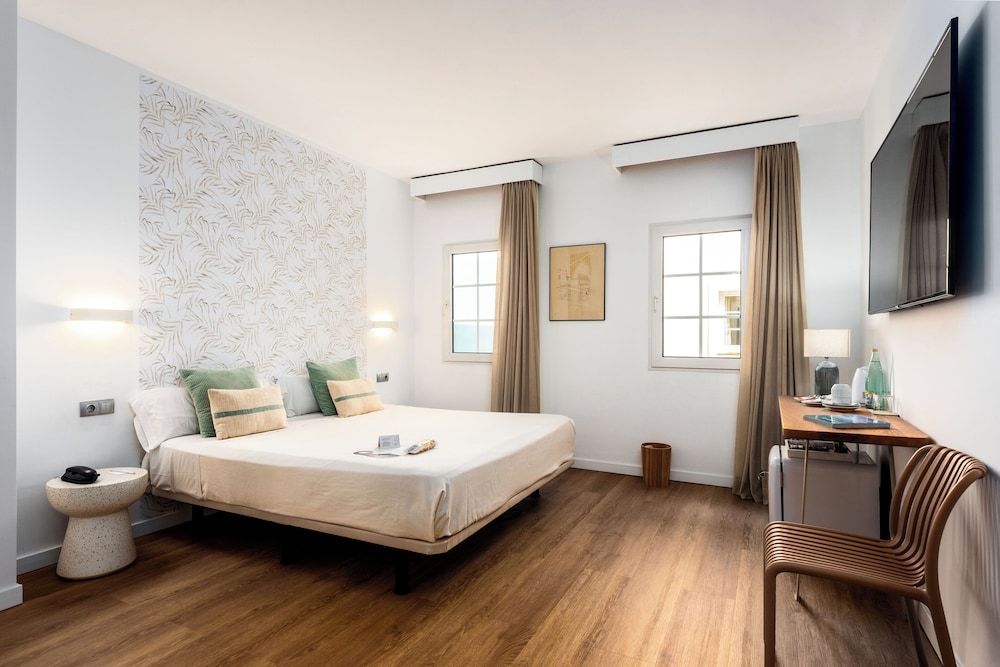 Hotel Patricia Menorca — Hotel rooms in Ciutadella de Menorca, Balearic Islands